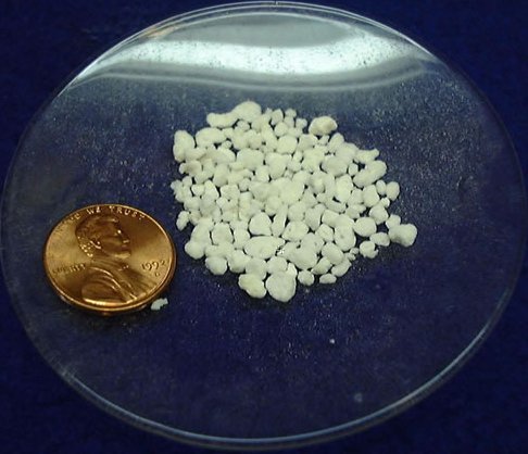 Perlite espansa (fonte: http://en.wikipedia.org/wiki/File:PerliteUSGOV.jpg)