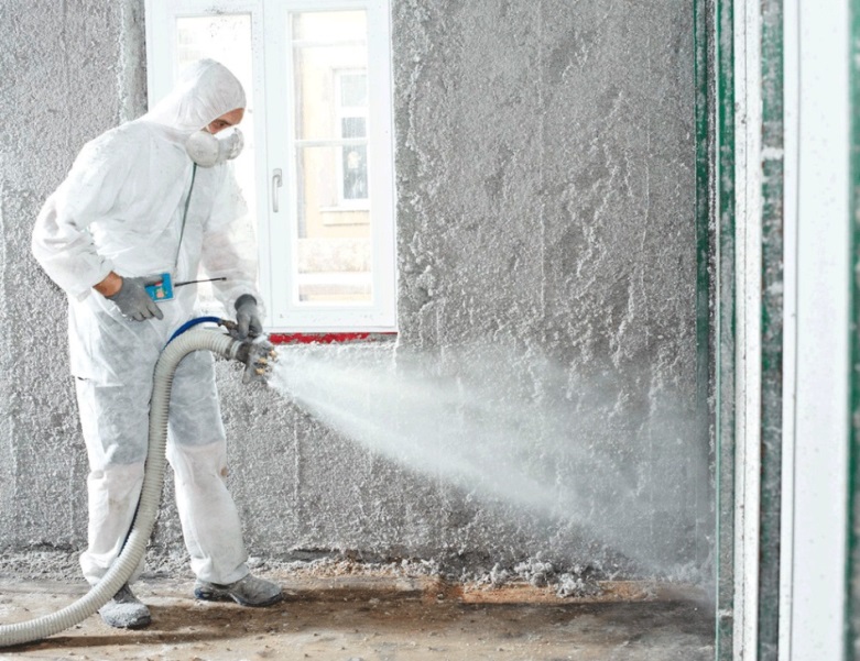 Spruzzatura di cellulosa per l'isolamento interno (fonte: http://www.isocell.com/de/loesungen/loesung-wand)
