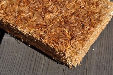 Panel izolacyjny z wiórów drzewnych (źródło: GrAT)